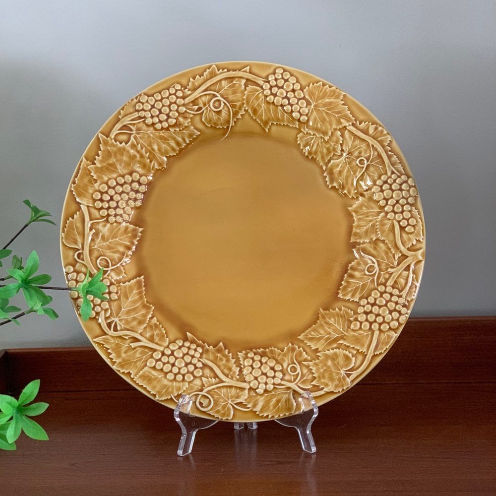 Bordallo Pinheiro Grape Amber serving platter